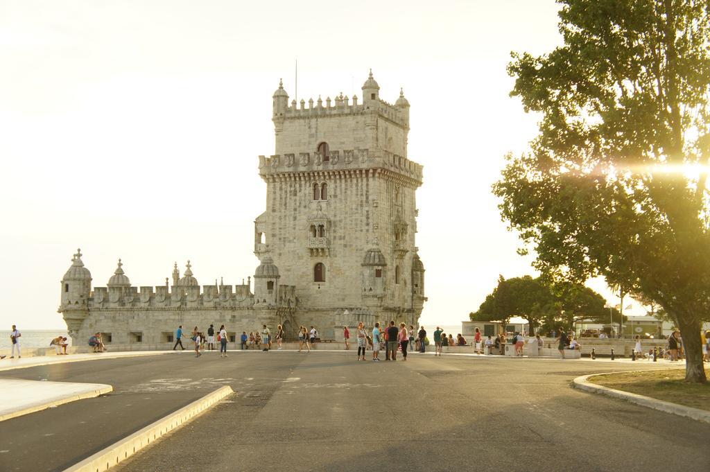 Modern Apartment Near The Bridge Lisboa Exterior foto
